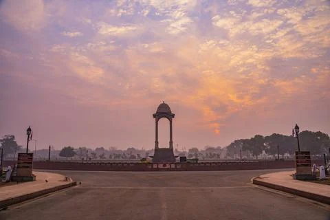 The India Gate is a war memorial located astride the Rajpath, on the eastern  Stock Photos