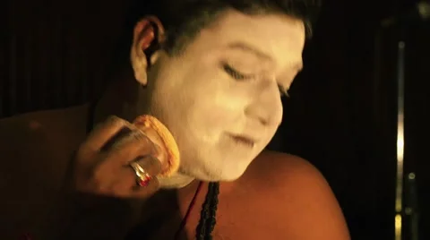 India, kathakali actor doing make up Видео 57231295