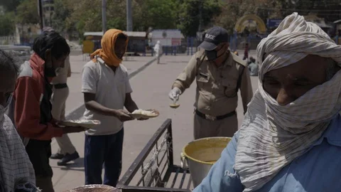 India Lockdown, Hungry poor people, police distributing food, Rishikesh Stock Footage 129070404