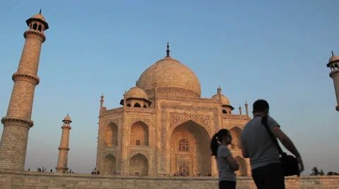 India Taj Mahal side view with minarets Vídeos de archivo 24654394