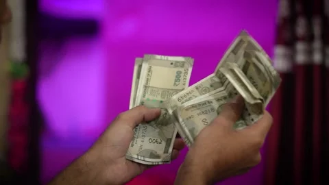 Indian 500 Rupee Notes in Hand  Currency Closeup 스톡 동영상 321201632