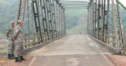 Indian Army Soldier at Checkpost Stockbeeldmateriaal 340123949