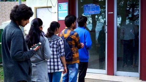 Indian ATM queue Video stock 115084027