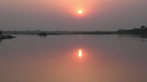 Indian Boat on the Yamuna river 스톡 동영상 164952553