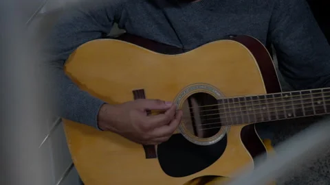 Indian boy playing guitar. 스톡 동영상 134672523