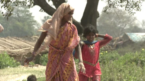 Indian brickfield &amp; brickfield workers Stock Footage 31329359