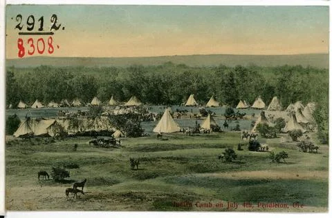 Indian Camp on July 4th Pendleton, Oregon. Indian Camp on July 4th ( Umati... Stock-Fotos
