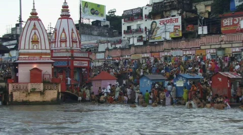 Indian ceremony on Ganges (w/sound) Stock Footage