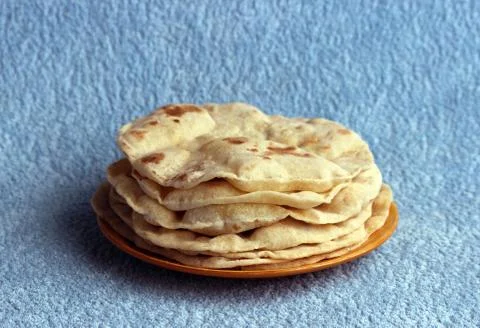 Indian chapatis stack of tortillas on a plate Foto stock
