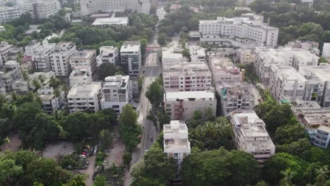 An Indian city's crowded mid-size apartments, Star hotels' commercial Stockbeeldmateriaal 252356532