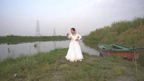 Indian Classical Dance Kathak Performance at Yamuna River Delhi Stock Footage 313037305