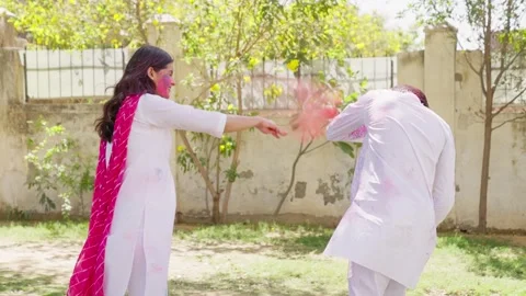 Indian Couple Throwing Colors at each other on Holi Festival Vídeo Stock 296906310