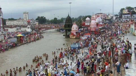 Indian crowd bathe in Ganges (w/sound) Stock Footage 233674