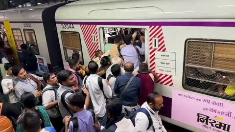 Indian Crowd of people rush to board train. 4K (Real time) Stock Footage 253255406