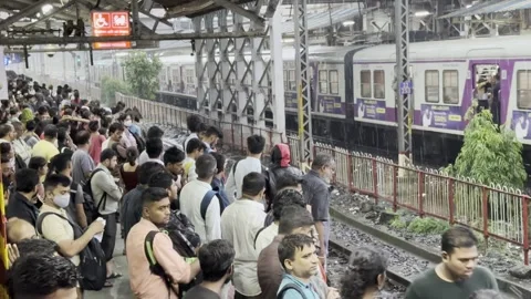 Indian Crowd of people rush to board train. 4K (Real time) Stock Footage 253255408