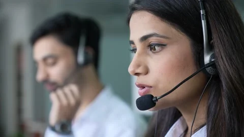 Indian customer services agent working with team in call center. Vídeos de archivo 170226740