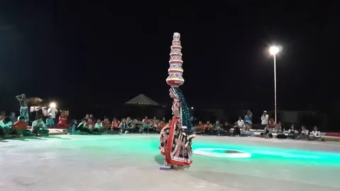 Indian dancer with pots performing traditional Kalbelia dance with live Stock Footage 128107682