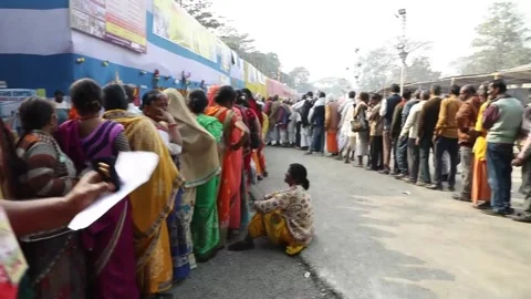 Indian devotees have their eyes checked ahead of Ganga Sagar annual fair, INDIA, Vídeos de archivo 229775576