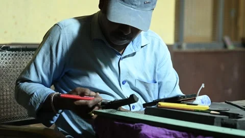 Indian dummy moulder working at workshop Vídeo Stock 347979060
