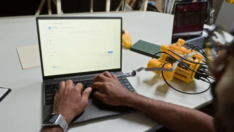 Indian Engineer Programming Robotic Prototype on Laptop in Lab 스톡 동영상 343513179