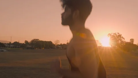 Indian guy running and trainning for cardio exercise on public park during Vidéo 117121447