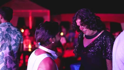 Trannies teshiklarini korsatadi