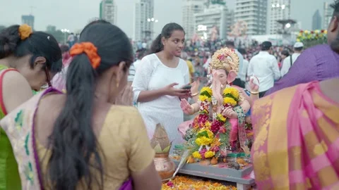 Indian hindu devotees praying to lord ganesha on Ganesh Chaturthi festival Stock-Footage 231601013