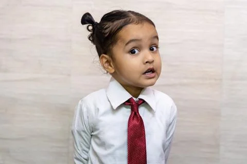 Indian kid cute expression getting ready for first day of school shirt and .. Stock-Fotos