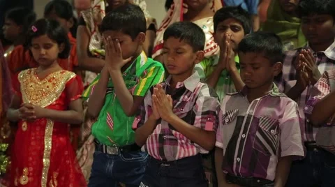 Indian kids praying Stock Footage 49322993