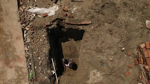 Indian Laborer Digging Hole 動画素材 244788140