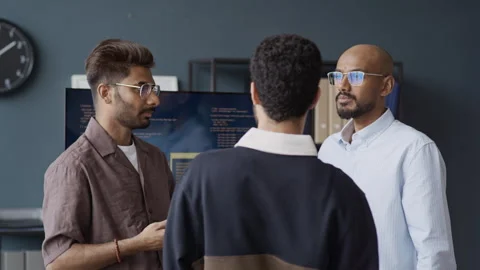 Indian Male Programmers Discussing Coding Project in Tech Office Vidéo 337487210