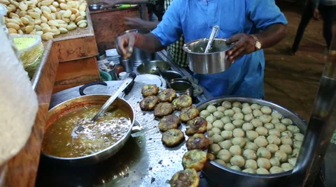 Indian man preparing local food at street stand in Jodhpur in night time. Stock Footage 50307828