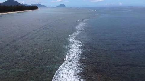 Indian Ocean calm waves Stock Footage 147622384