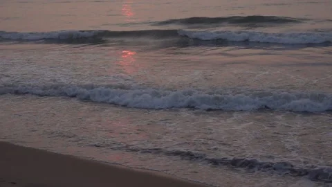 Indian ocean slowmotion as the waves break over the coast 動画素材 168052051