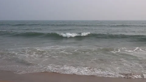 Indian ocean, waves come to shore in slow motion, Stock Footage 168093961