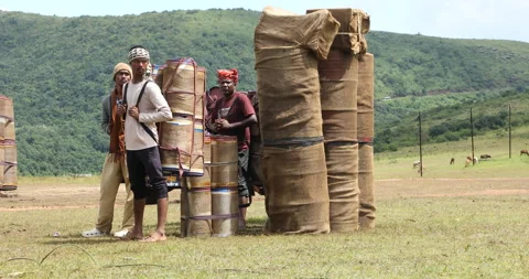 Indian Poor Male workers with Cans on Hill Видео 327053230