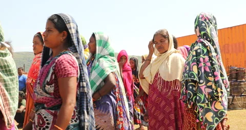 Indian Poor women workers Stockbeeldmateriaal 327106746