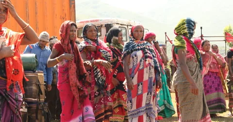 Indian Poor women workers Vídeo Stock 327106748