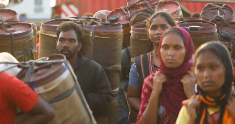 Indian Poor workers with Cans on Hill Stockbeeldmateriaal 326855218