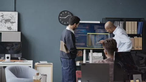 Indian Programmer Discussing Code with Middle Eastern Colleague in Office Vidéo 337482386