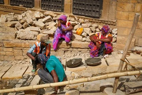 Indian Road Construction Workers Working, editorial Stock Photos