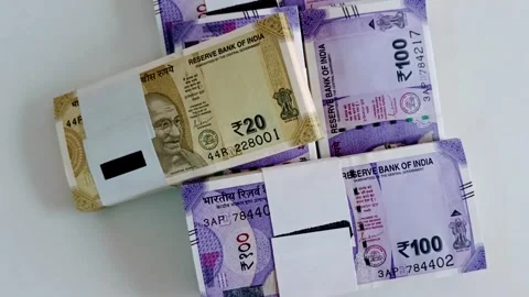 Indian Rupee 100 Currency Note Bundles rupee 20 currency notes bundle isolated Vidéo 332276621
