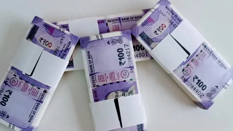 Indian Rupee 100 Currency Note Bundles notes isolated on white Background Vidéo 332276633