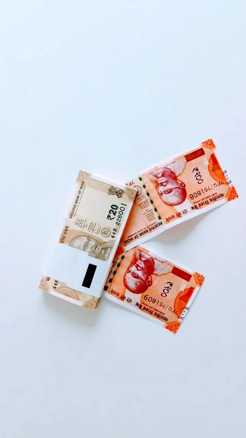 Indian Rupee 20 Currency Note Bundles and Rupee 200 notes Vidéo 332276836