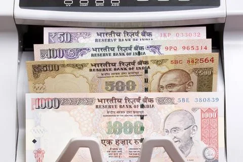 Indian rupees in the counting machine Foto stock
