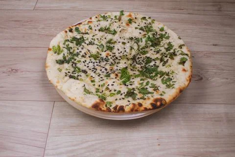 Indian special flat bread also known as tandoori kulcha or naan, served in a Foto stock