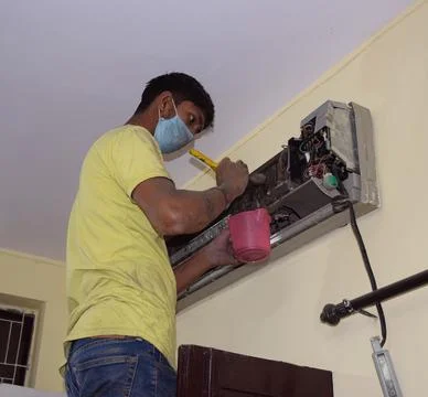 Indian split ac mechanic Stock Photos