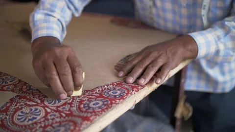 Indian tailor marks the cutting edges on handmade Rajasthani cloth. Stock Footage 151905094