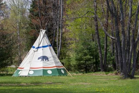 Indian Tepee at Forest Edge Foto stock
