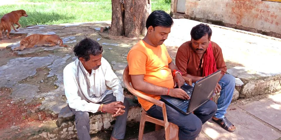 Indian villager computer educational program for modern era. Foto stock